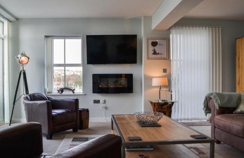 Whitehaven House | Guest Rated Quayside7: Family-Friendly Getaway Awaits