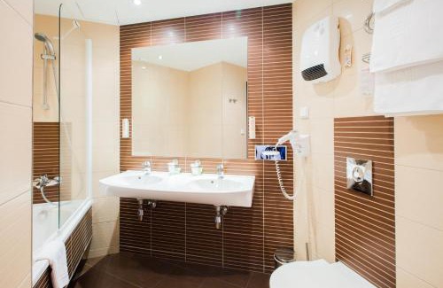Lodz Hotel | Discover Qubus Hotel Łódź: Pet-Friendly Comfort Awaits