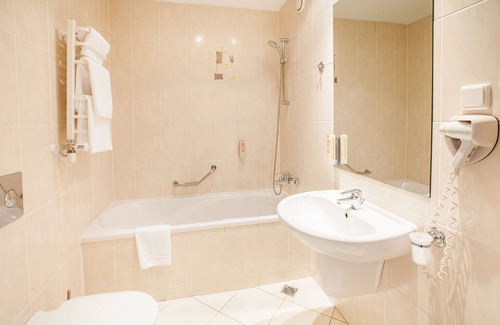Glogow Hotel | Discover Comfort at Qubus Hotel Głogów with Spa Amenities