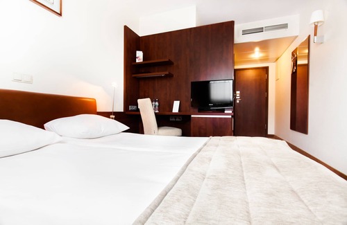 Gliwice Hotel | Discover Qubus Hotel Gliwice: Family-Friendly Comfort Awaits