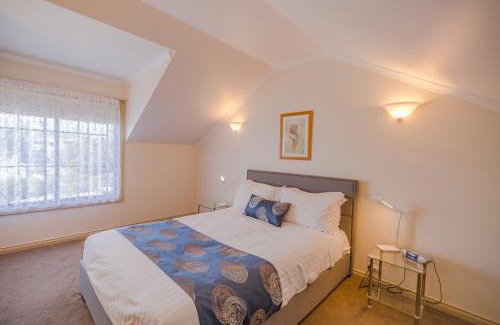 St Helens Hotel | Queechy Motel: 4-Star Stay with Family-Friendly Amenities