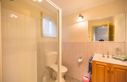 St Helens Hotel | Queechy Motel: 4-Star Stay with Family-Friendly Amenities