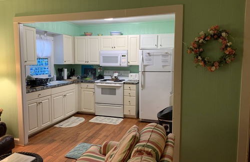 Kitty Hawk Cottage | Oceanfront Queen Anne's Revenge: Family-Friendly Beach Retreat