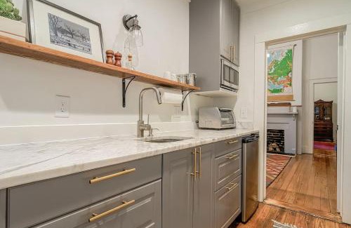 Earlewood Apartment | Explore Queen Anne Travelers Apartment: A 4-Star Escape
