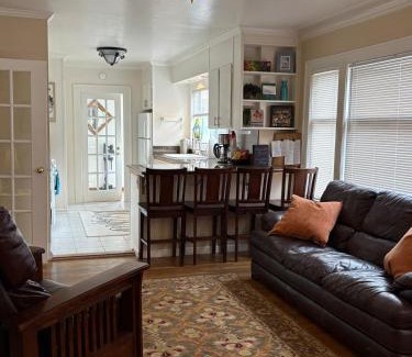 North Queen Anne Apartment | Queen Bea-Seattle-Queen Anne-Upper Level