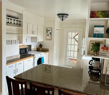 North Queen Anne Apartment | Queen Bea-Seattle-Queen Anne-Upper Level