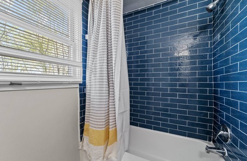 Winston - Salem Apartment | Queen Bed Studio w/Day Bed - HS Internet – Balcony Unit 2