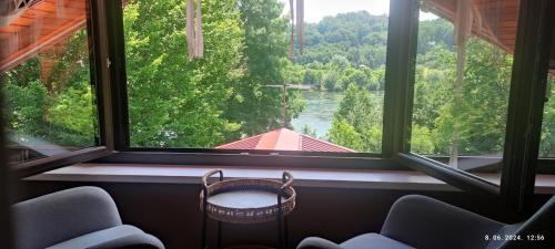 Lasinja House | Discover the Queen Bee's Nest: Family & Pet-Friendly Retreat