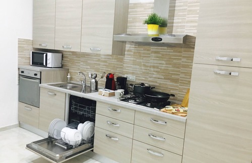 La Spezia Historic Centre House | Elegant Queen Chic Apartment with Family-Friendly Amenities