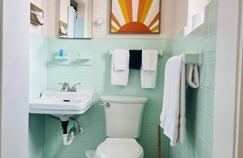 Safety Harbor Hotel | Vibrant Queen Studio by the Water in Safety Harbor