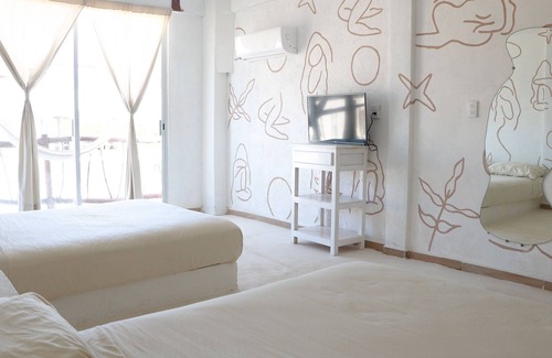 Ixtapa - Zihuatanejo Hotel | Beachfront Master Suite with Pool and Family-Friendly Amenities