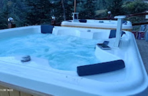 Theog Resort | Family-Friendly Queen Himya Resort with Hot Tub in Kufri