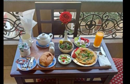 El Faiyum Hotel | Discover Queen Hotel Fayoum: Family-Friendly with Breakfast