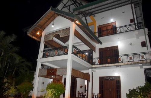New Town House | Budget-Friendly Family Getaway at Queen Inn Anuradhapura