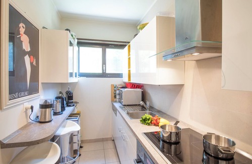 Ponte Tresa Apartment | Scenic Queen Lake View Hotel in Beautiful Ponte Tresa