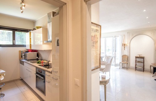 Ponte Tresa Apartment | Scenic Queen Lake View Hotel in Beautiful Ponte Tresa