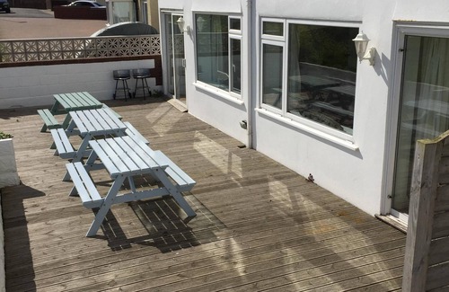 Sheringham House | Queen Mary House: Spacious Holiday Home with Ocean Views