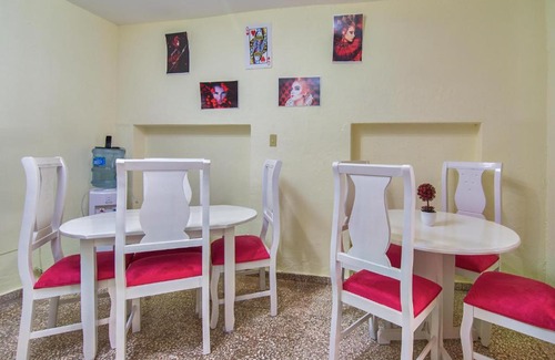 Ensanche Isabelita Bed & Breakfast | Pet-Friendly Queen of Hearts Apartahotel with Breakfast Included