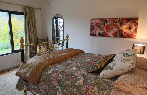 Albury Apartment | Discover Family-Friendly Comfort at Queen on Randle