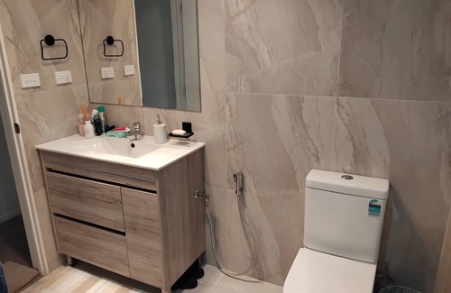 Papatoetoe House | Convenient Hotel Near Airport with Spa and Breakfast Options