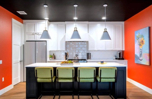 Chestnut House | Queen s Gambit - 7 min Uber to Downtown ATX
