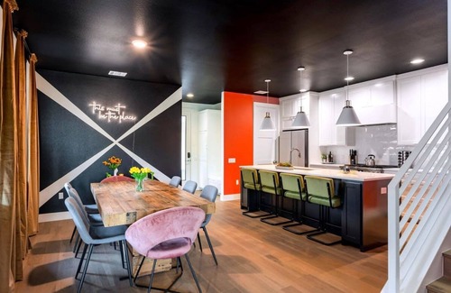 Chestnut House | Queen s Gambit - 7 min Uber to Downtown ATX