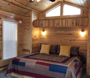 Oakhurst Hotel | Pet-Friendly Queen's Inn By The River: Rated 8.6/10