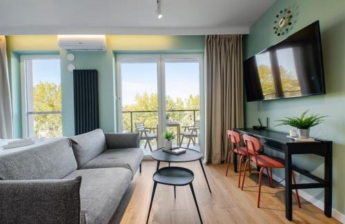 Baluty Apartment | Elegant Queen Size Bed Apartment near Manufaktura, Łódź
