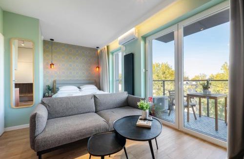 Baluty Apartment | Elegant Queen Size Bed Apartment near Manufaktura, Łódź
