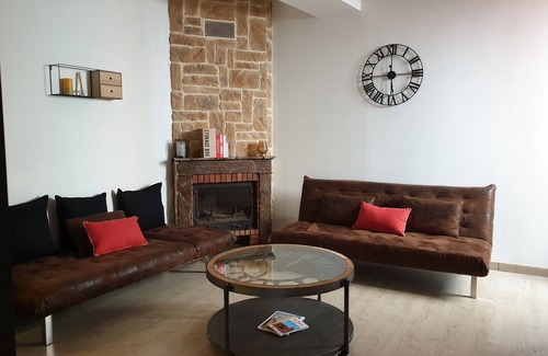 Soual House | Deluxe Queen Size Bed Suite with Private Lounge & Terrace