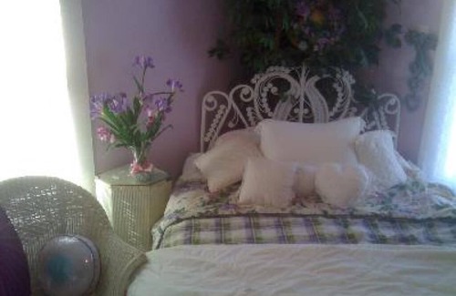 San Angelo Bed & Breakfast | Enchanting Queen Suite with Garden View at Music Garden Mansion