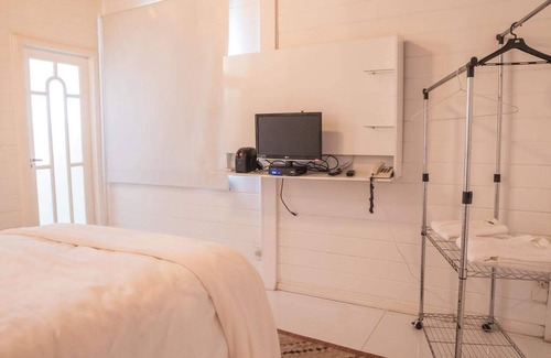 Sao Conrado Hotel | Elegant Queen Suite with Ocean View and Spa Amenities