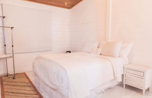 Sao Conrado Hotel | Elegant Queen Suite with Ocean View and Spa Amenities