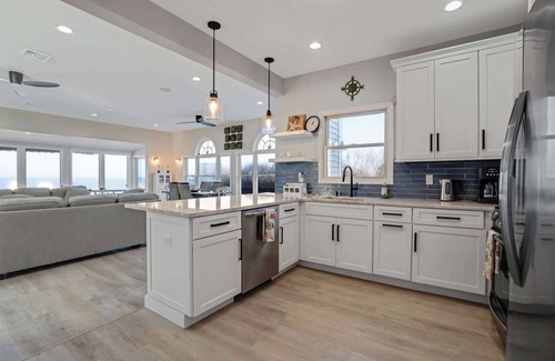 Wading River House | Beachfront Queen Vic House: 9.8 Rated with Pool & Views