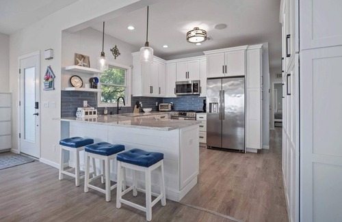 Wading River House | Beachfront Queen Vic House: 9.8 Rated with Pool & Views