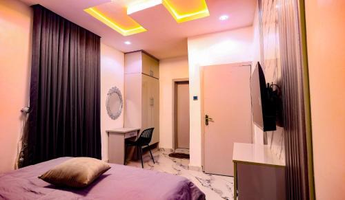 Oleh Apartment | Queens Court Apartments