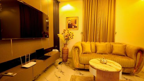 Oleh Apartment | Queens Court Apartments