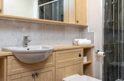 Central Aberdeen Apartment | Queens Crescent - Stylish retreat and Tranquil