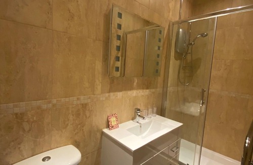 Hillsborough Hotel | Family-Friendly Queens Ground with High Guest Ratings