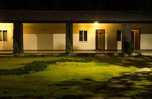 Yercaud Resort | Discover Queens Hotel at Yellow Lake Resorts & Spa, Yercaud