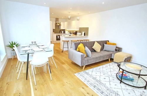 Worthing House | Relaxing Oceanfront Retreat at Queens House, Worthing