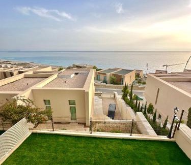Jala Villa | Discover Queens Luxury Vila 111B: Family-Friendly Retreat