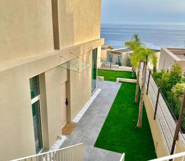 Jala Villa | Discover Queens Luxury Vila 111B: Family-Friendly Retreat