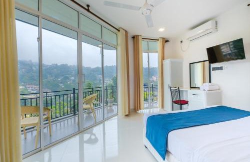 Tennekumbura Hotel | Discover Queens Mount Ridge: Family-Friendly with Pool & Breakfast