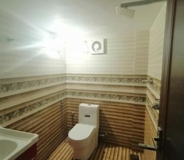 Kodungallur Apartment | Budget-Friendly Queens Residency: Breakfast & Family Comfort