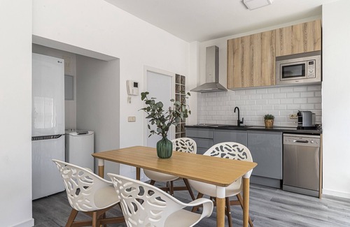 Retiro Apartment | Relaxing BNBHolder Duplex with Free Parking & Spa Access