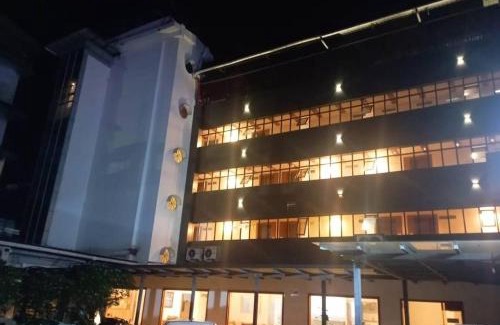 Vadakara Hotel | Budget-Friendly Stay at Queens Tourist Home with Spa Access