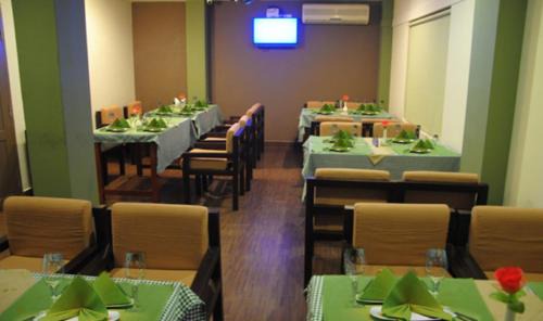 Vadakara Hotel | Budget-Friendly Stay at Queens Tourist Home with Spa Access