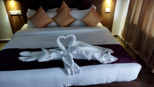 Vadakara Hotel | Budget-Friendly Stay at Queens Tourist Home with Spa Access