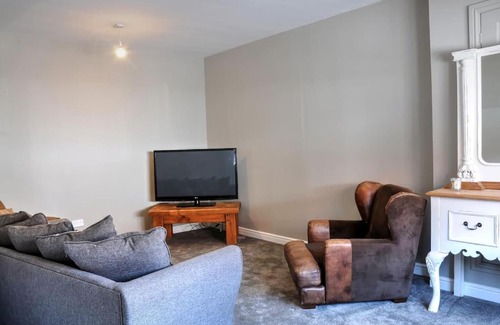 Beverley House | Inviting Queensgate Holiday Cottage in Beverley with Parking